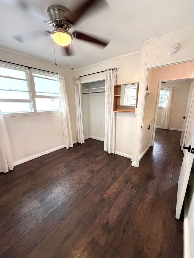 Building Photo - Charming 2BR Cottage Minutes from Kaimuki – Bright Home with Updated Kitchen