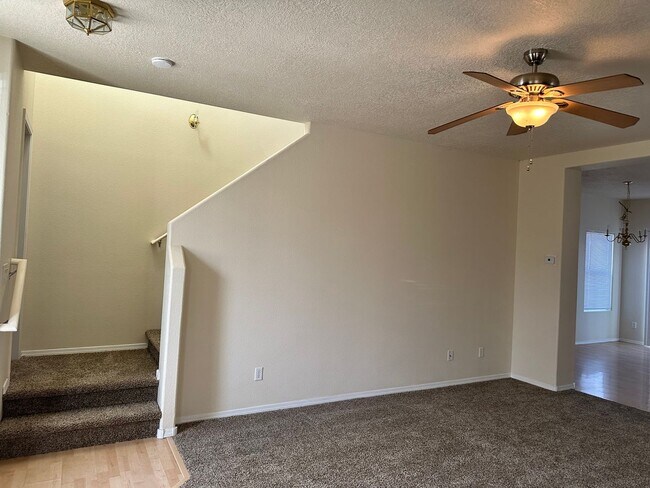 Building Photo - Beautiful Home in Gated Community w/pool