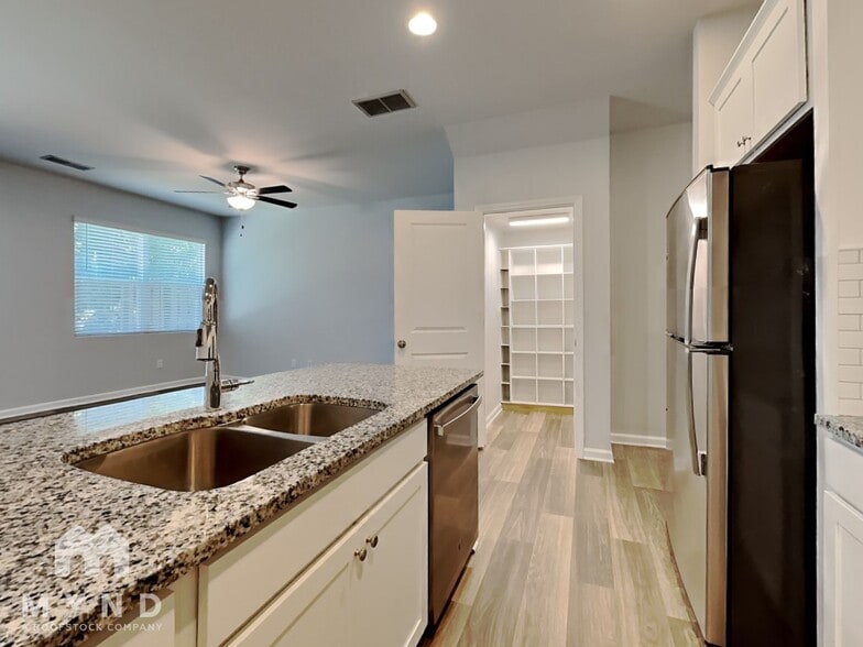 Building Photo - 2909 Ridgeview Dr