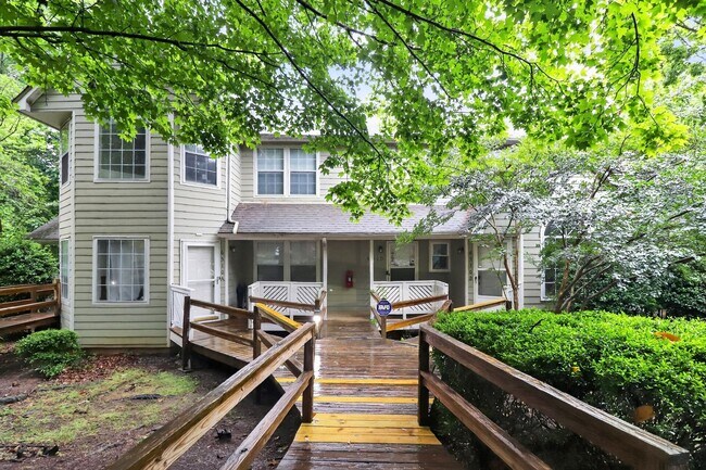 Building Photo - Amazingly and rarely available home that is literally on the greenway.