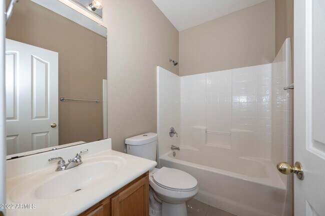 Building Photo - 2684 E Birchwood Pl