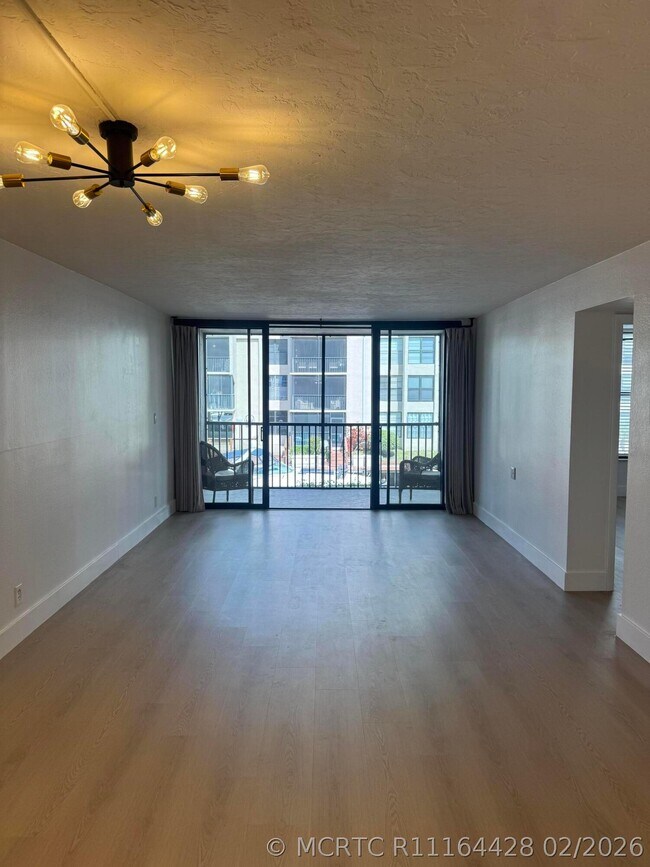 Building Photo - 12 Royal Palm Way