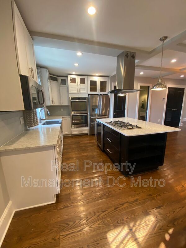 Building Photo - 715 Florida Ave NE