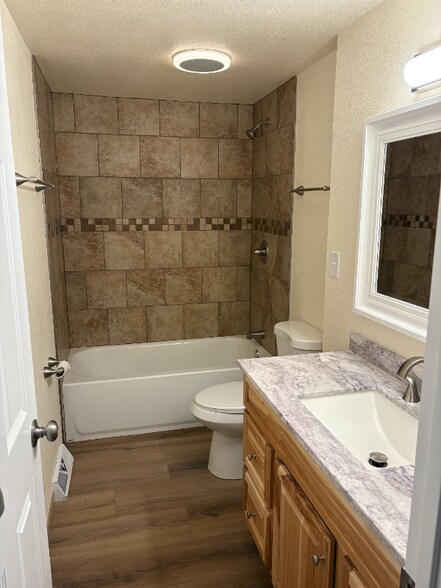 Building Photo - 1015 Roosevelt Ave