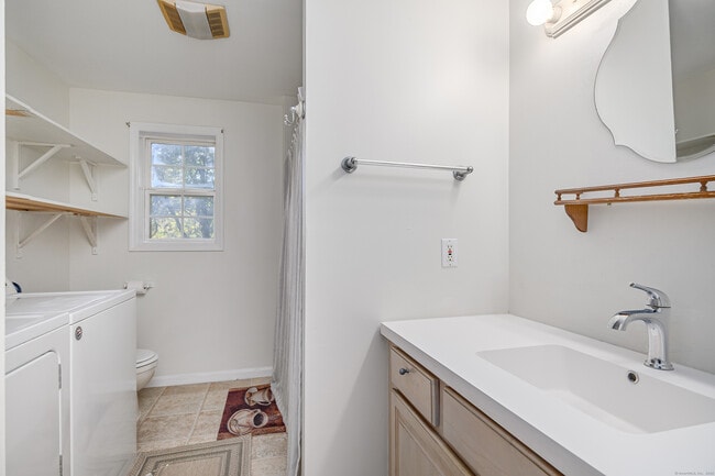 Building Photo - 54 Farview Dr