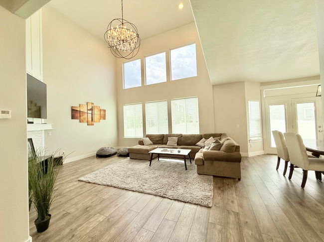Building Photo - VERY Spacious house in Vineyard!