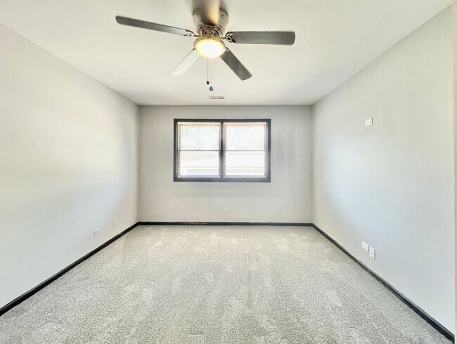 Building Photo - 2714 W 37th Pl