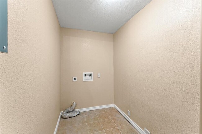Building Photo - 3216 Avenue I