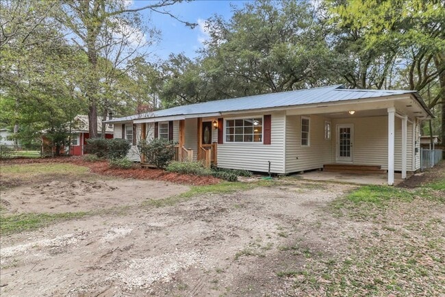 Building Photo - Completely Renovated 3 Bed 2 Bath home with HUGE fenced yard & shed