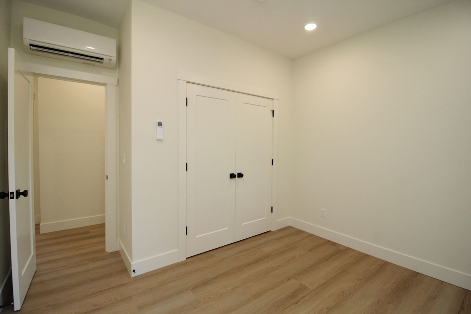 Building Photo - 4660-4660 SW Fairvale Ct