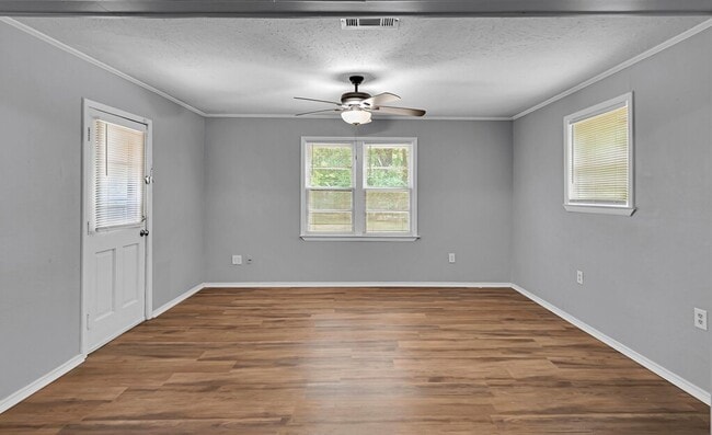 Building Photo - 3824 James Ave