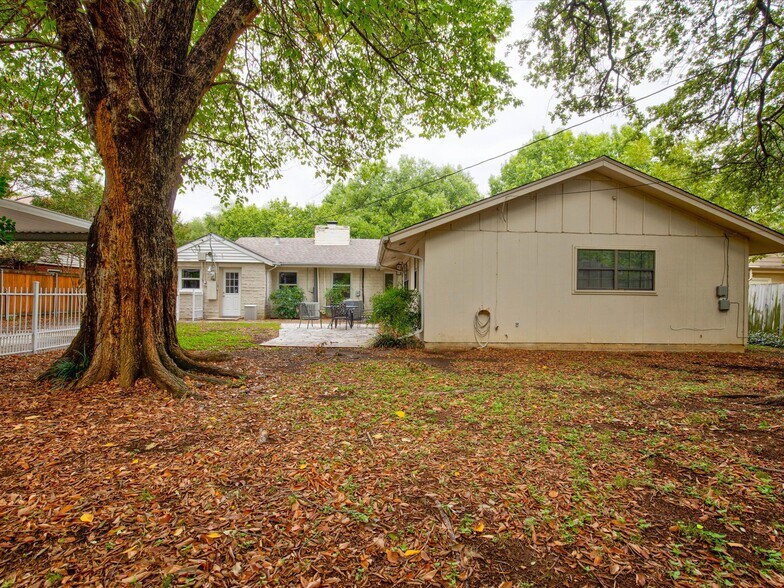 Building Photo - 3727 W Biddison St