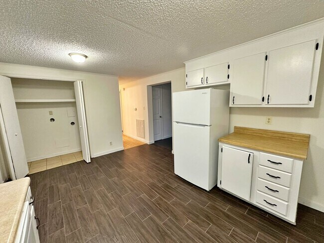 Building Photo - Renovated Rancher with 3 Bedrooms & 2 Baths!