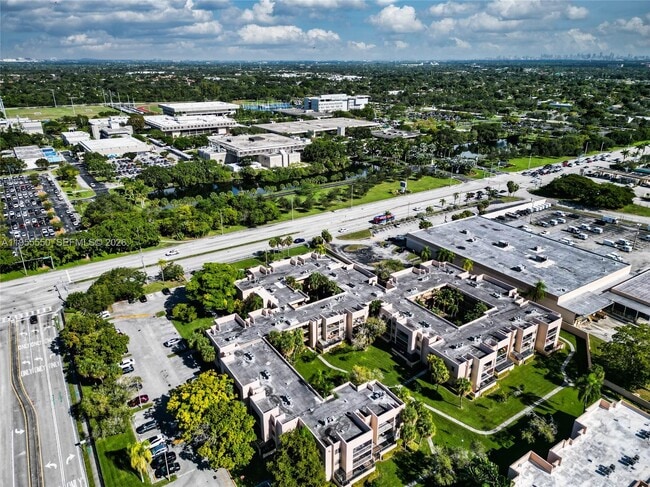 Building Photo - 10425 SW 112th Ave