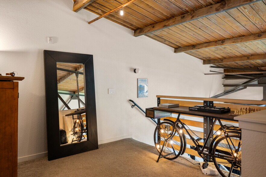 Building Photo - 3033 Blake St