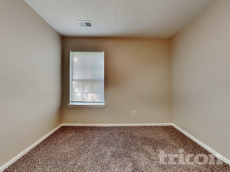 Building Photo - 4900 Hunters Run