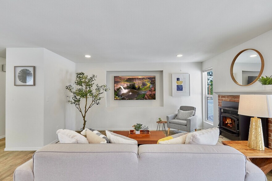 Building Photo - 629 212th St SW