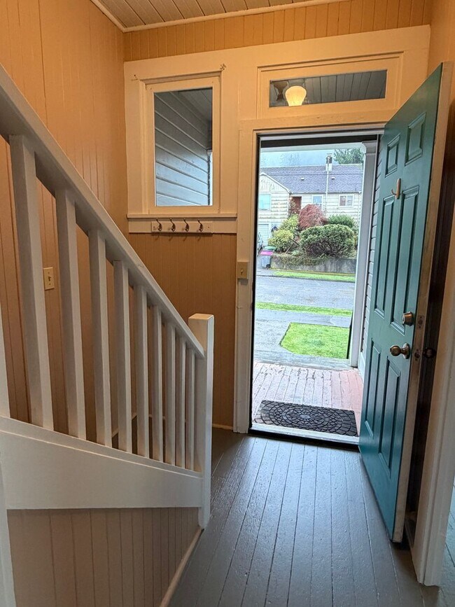 Building Photo - 3356/3372/3376 Franklin Ave.