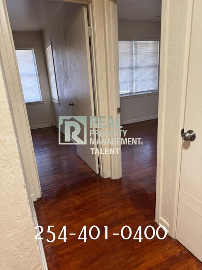 Building Photo - DEAL ALERT! Charming Vintage 3-bedroom, 1-...