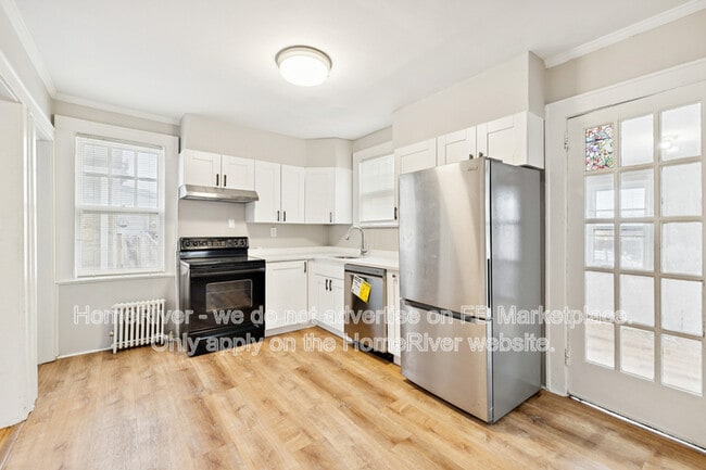 Building Photo - 11 Cedar St