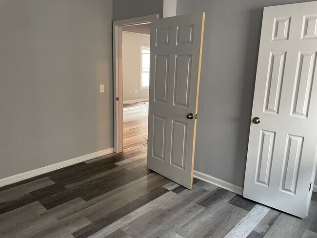 Building Photo - 687 Winchester Ave