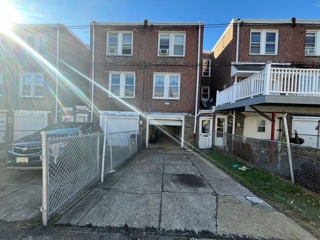 Building Photo - 3337 Disston St