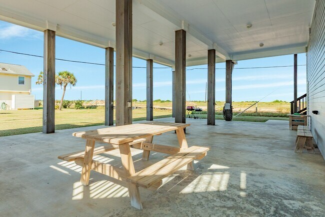 Building Photo - 12940 John Reynolds Rd