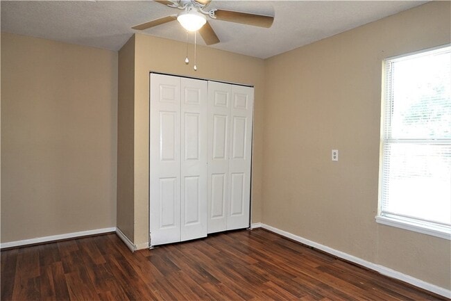 Building Photo - 114 Acacia Arch St