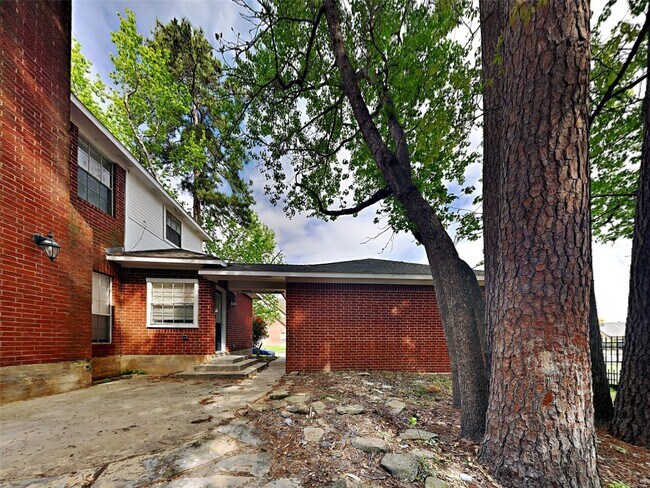Building Photo - 19026 Owen Oak Dr