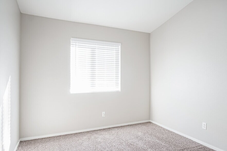 Building Photo - 7032 Village Shore Ct