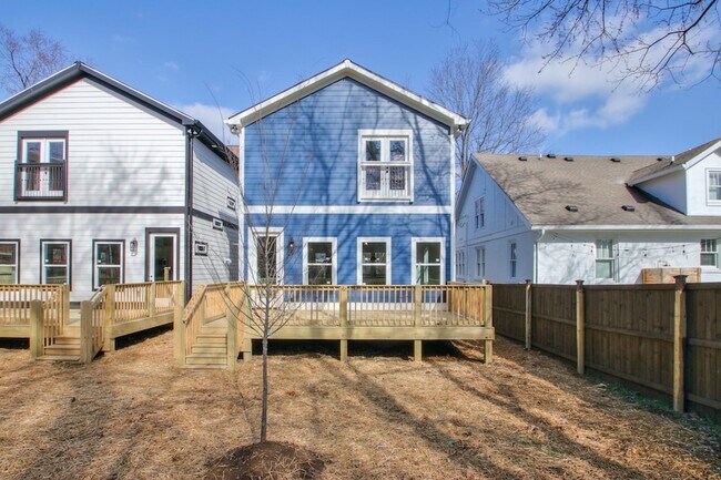 Building Photo - 904 Burchwood Ave