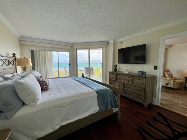 Building Photo - 3870 N Hwy A1A