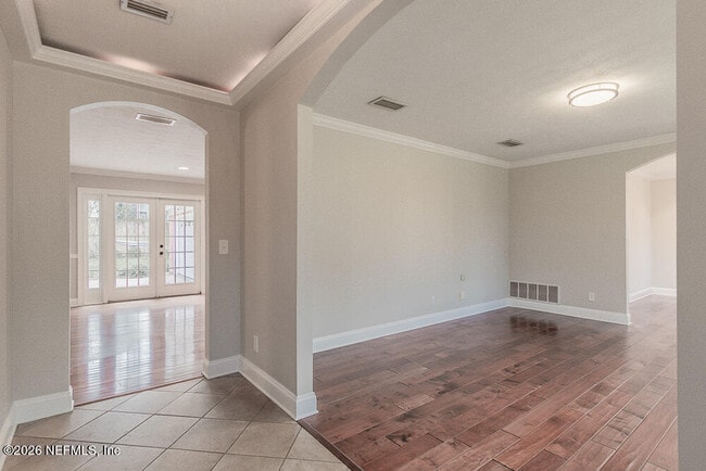 Building Photo - 1549 Montrose Ave E