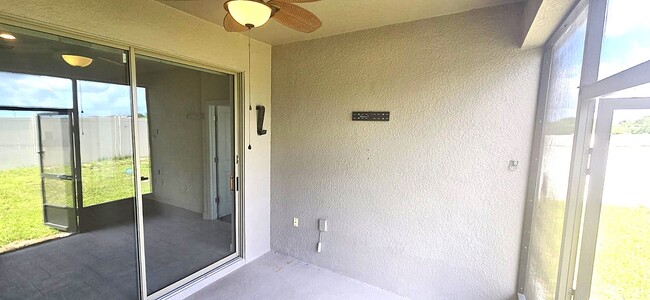 Building Photo - 212 Bergamot Lp
