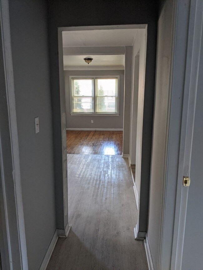 Building Photo - Charming 3-Bedroom Home and 1 Bath for Rent!