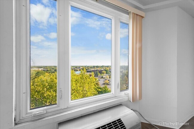 Building Photo - 1 Renaissance Pl