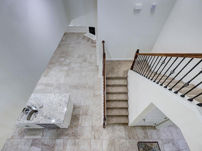 Building Photo - 4312 Privacy Hedge St