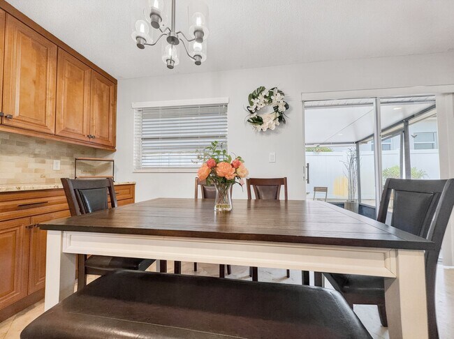 Building Photo - Discover the perfect Naples Park rental just minutes from the beach.