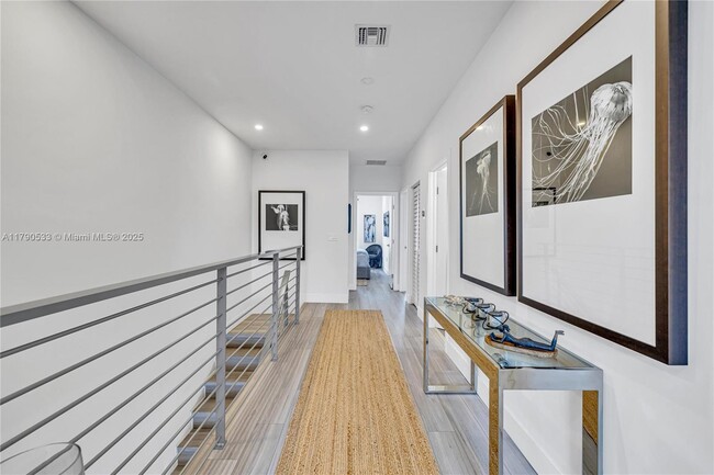 Building Photo - 1514 SW 4th Ave