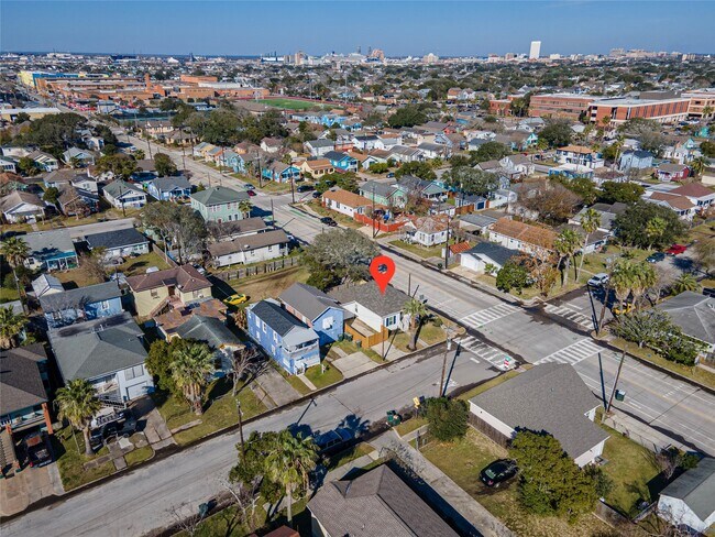 Building Photo - 4302 Avenue R 1/2