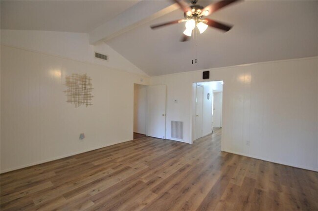 Building Photo - 5422 Kingfisher Dr