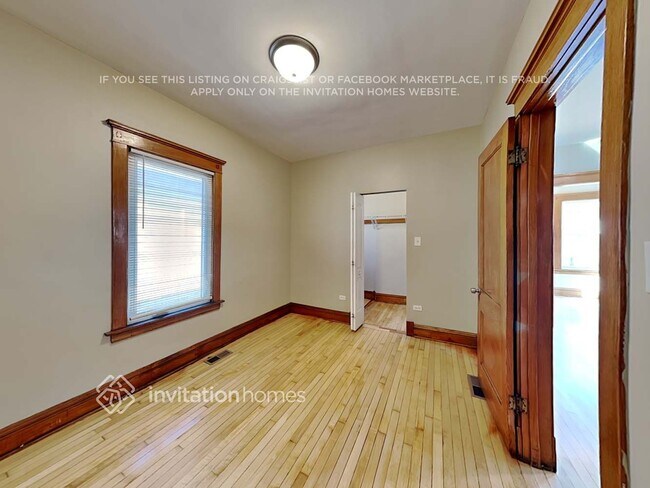 Building Photo - 2423 Wesley Ave