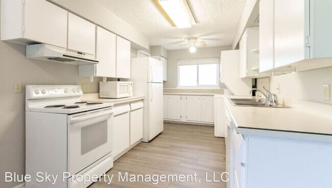 Building Photo - 4 br, 3 bath House - 912 N. Warwick Rd.