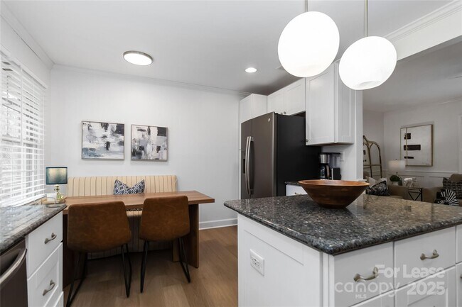 Building Photo - 405 Hillcrest Dr