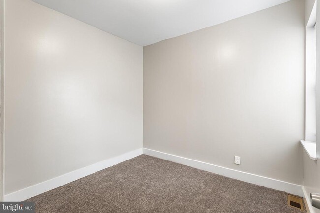 Building Photo - 544 N Allison St