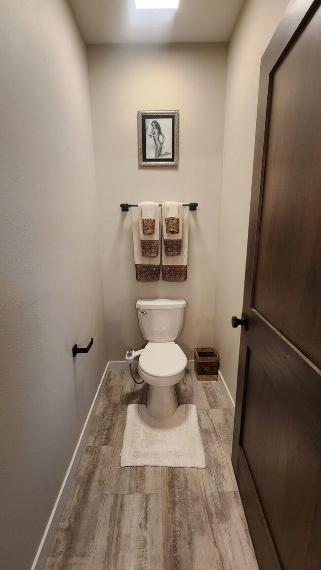 Building Photo - 5 Bedroom, 3 Full Bathroom House with 3 Ca...