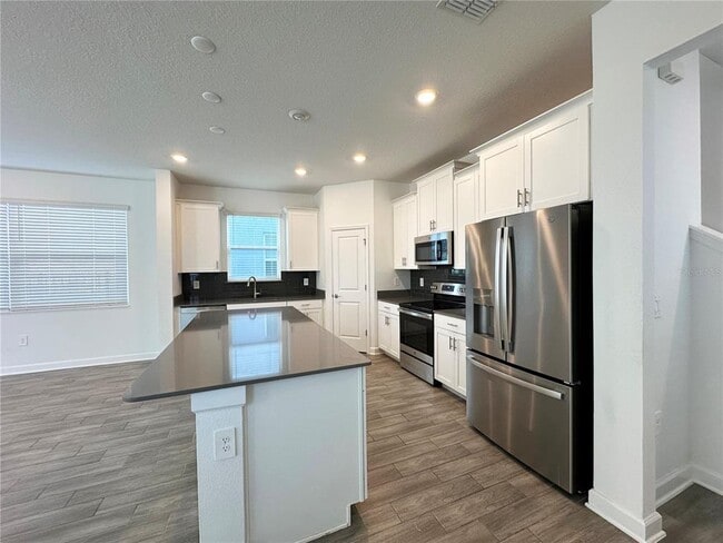 Building Photo - 11288 Listening Dr