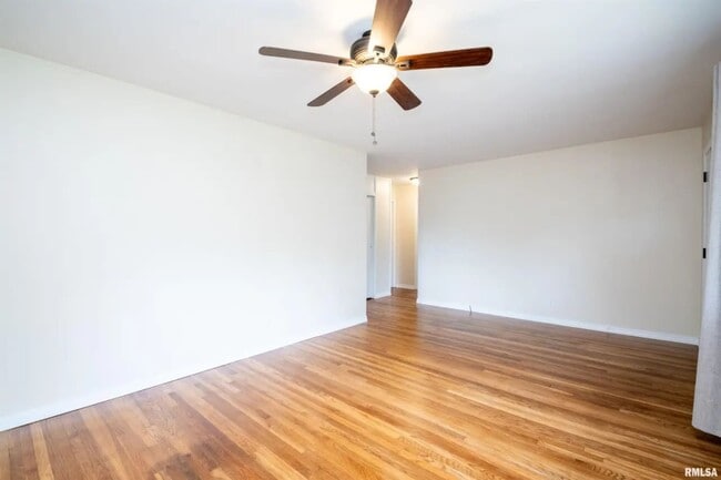 Building Photo - West Cindy Lane