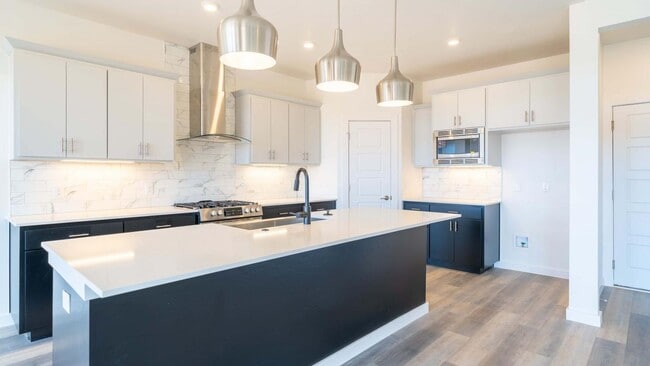 Building Photo - Modern Home in East Edmond + 4 bed + 3.5 bath + 3 Car Garage