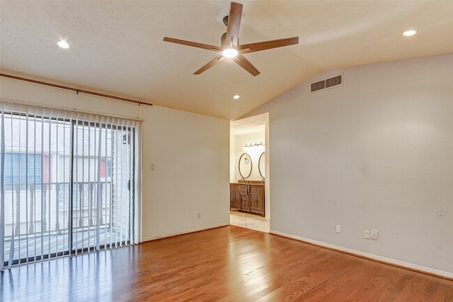 Building Photo - 7350 Kirby Dr